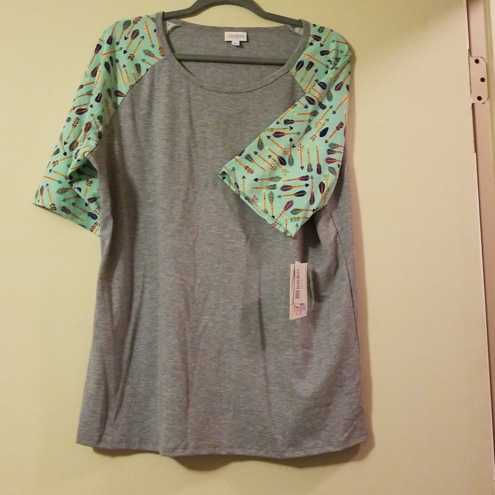 LulaRoe Gigi top